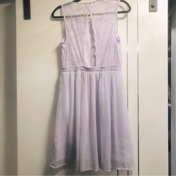 Vero Moda Small Lace Detail Dress in Soft Lavender Lined Chiffon - Picture 6 of 10